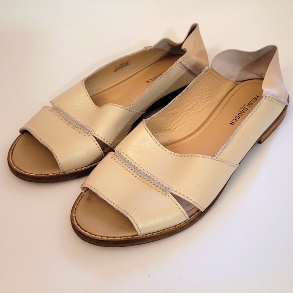 Kelsi Dagger open toe slip on flat sandals size 9 in color Beige